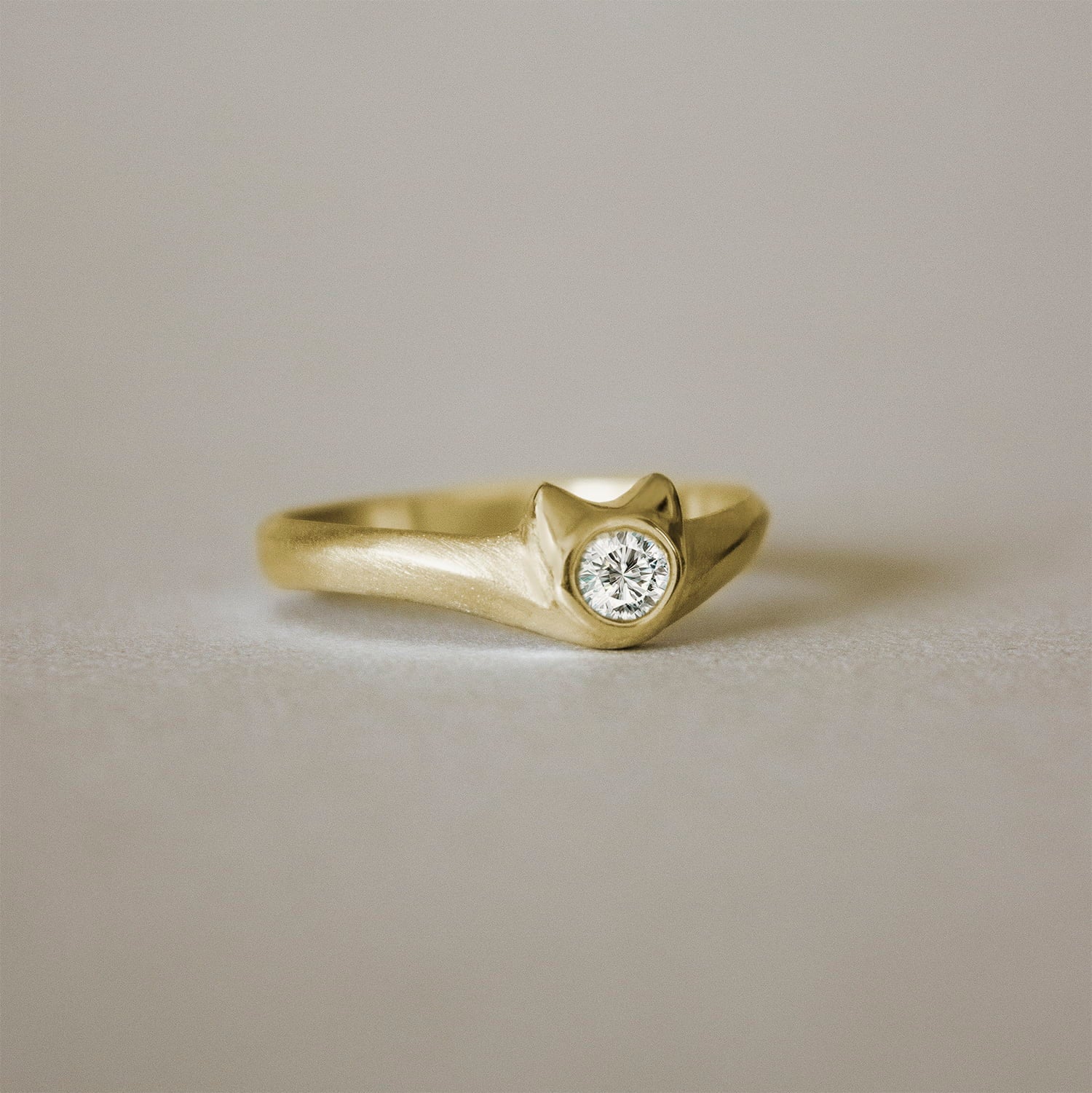ELINA GLEIZER Rings Minimalist Cat Ring in 14K Gold with Diamond