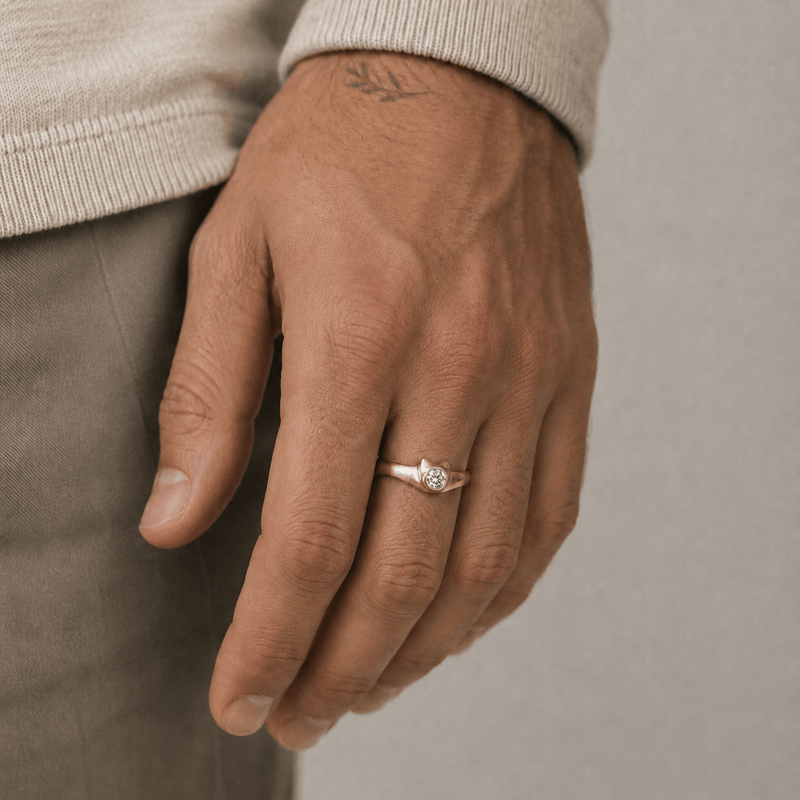 ELINA GLEIZER Rings Minimalist Cat Ring in 14K Gold with Diamond