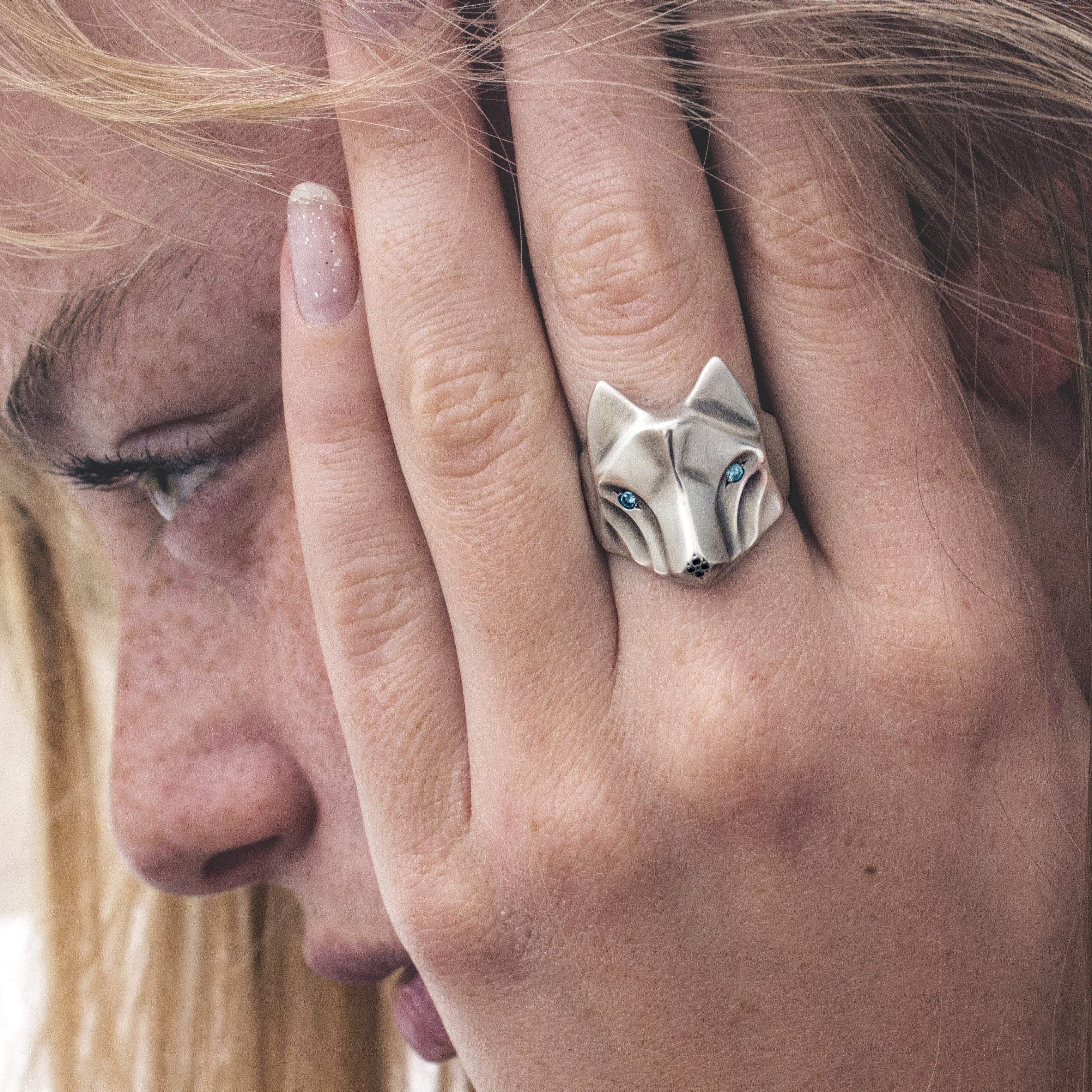 14K gold wolf ring