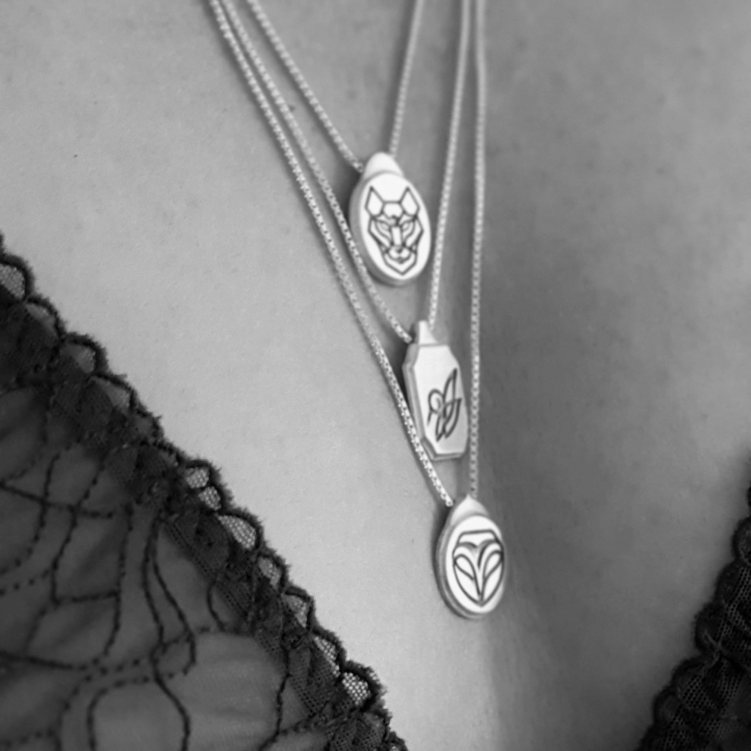 ELINA GLEIZER Engraved Owl Pendant