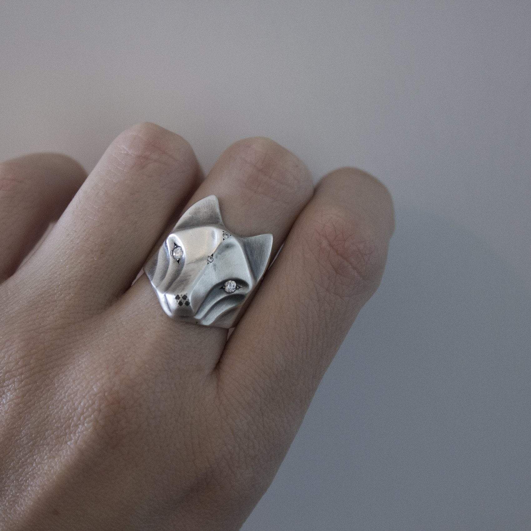 ELINA GLEIZER Gray Wolf Ring