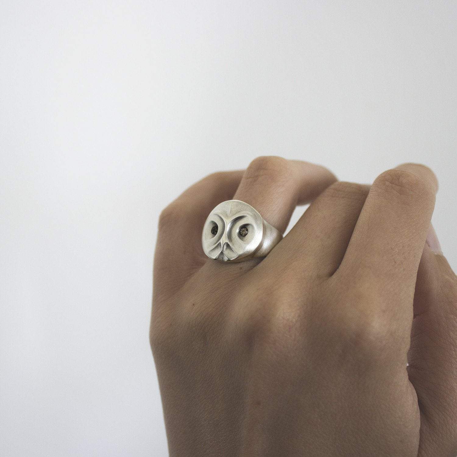 ELINA GLEIZER Jewelry Great Grey Owl Ring With Emerald Eyes