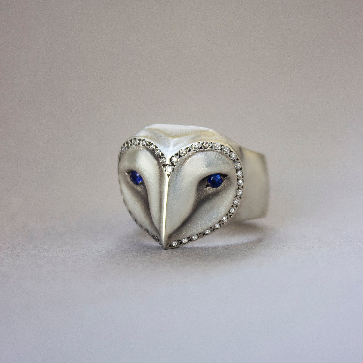 ELINA GLEIZER Luxuriant Barn Owl Ring with Diamonds and Sapphires