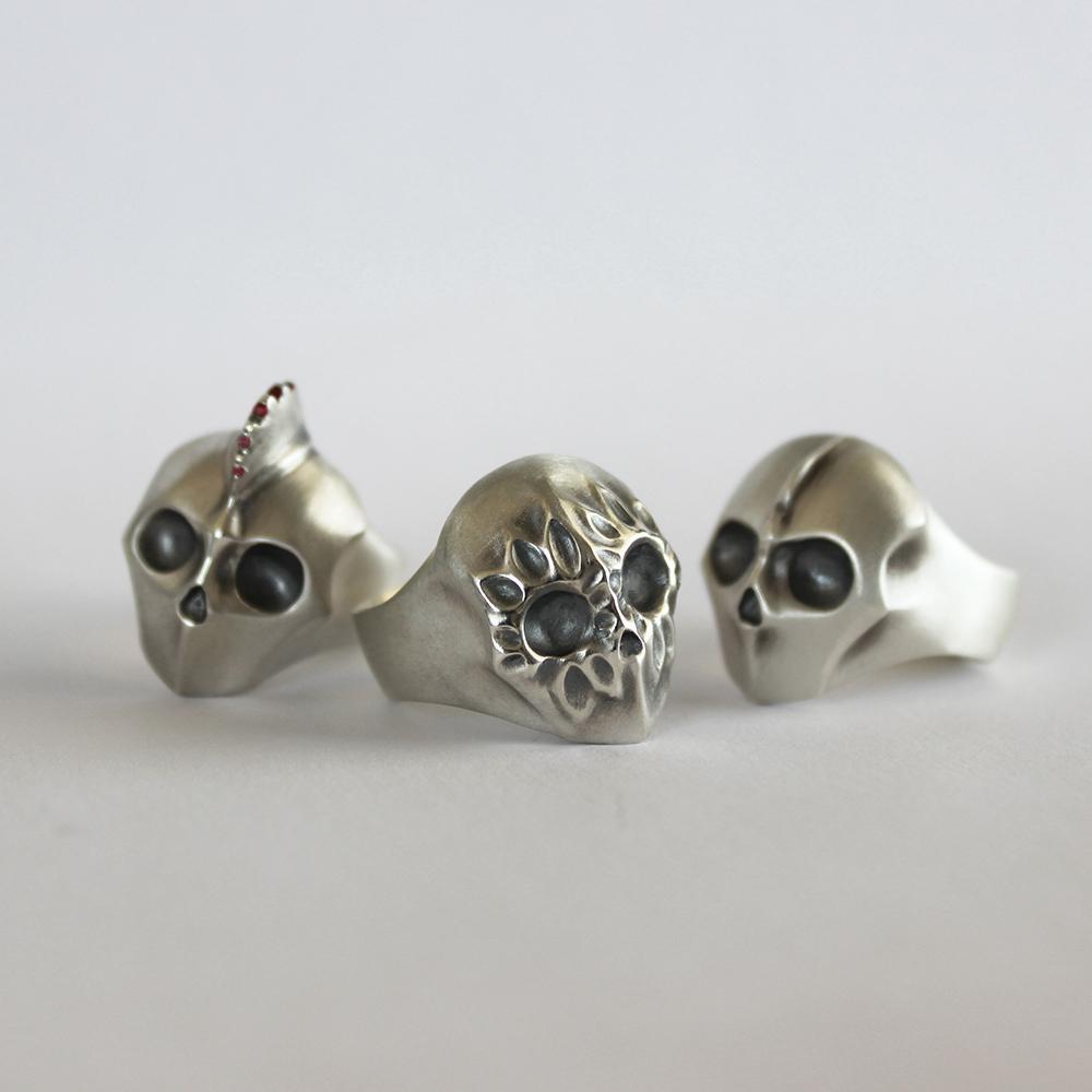 ELINA GLEIZER Minimalist Skull Ring