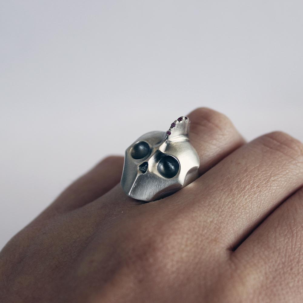 ELINA GLEIZER Mohawk Skull with Ruby setting