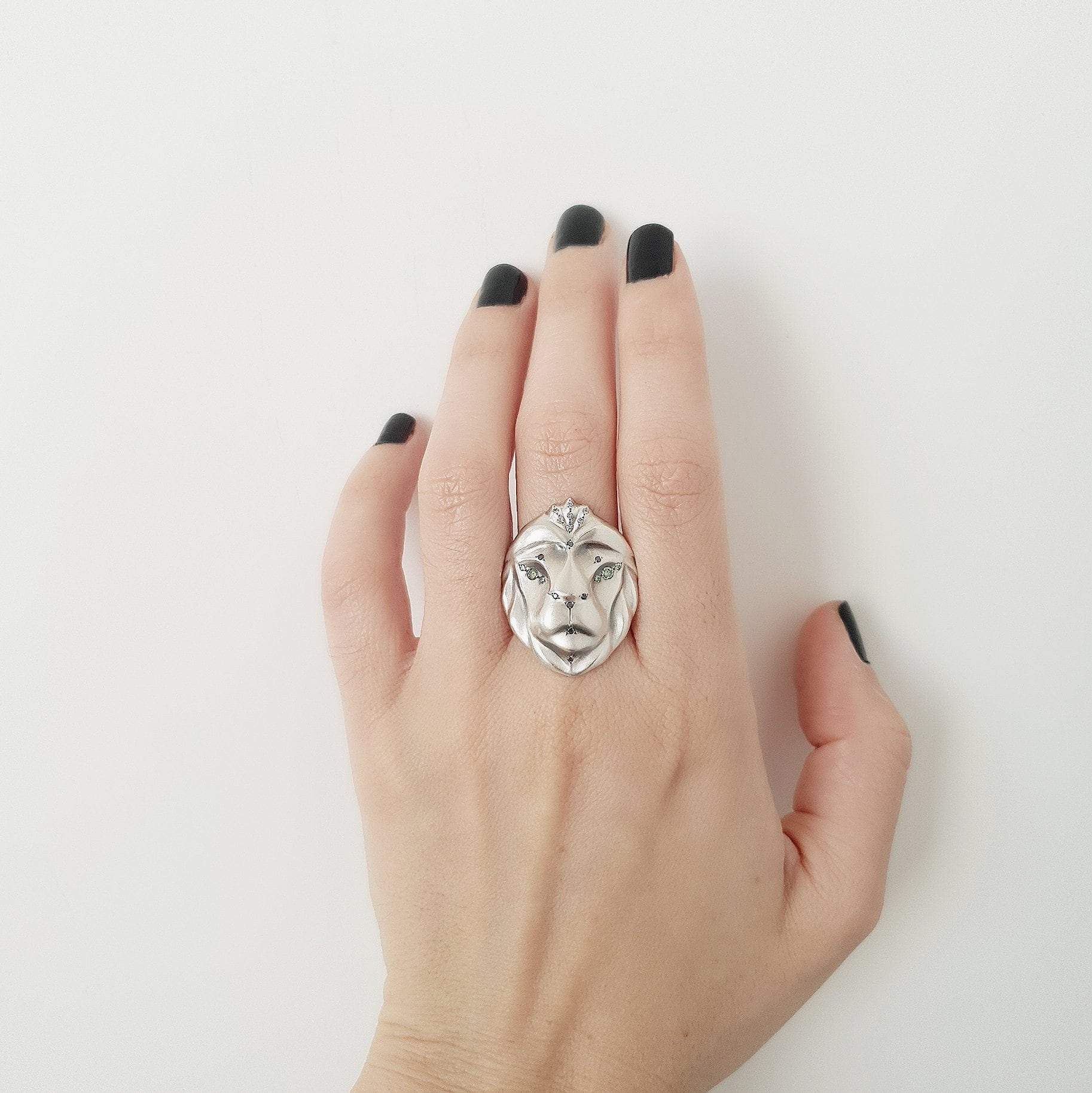 ELINA GLEIZER Savanna Lion Ring with Green Diamond Eyes
