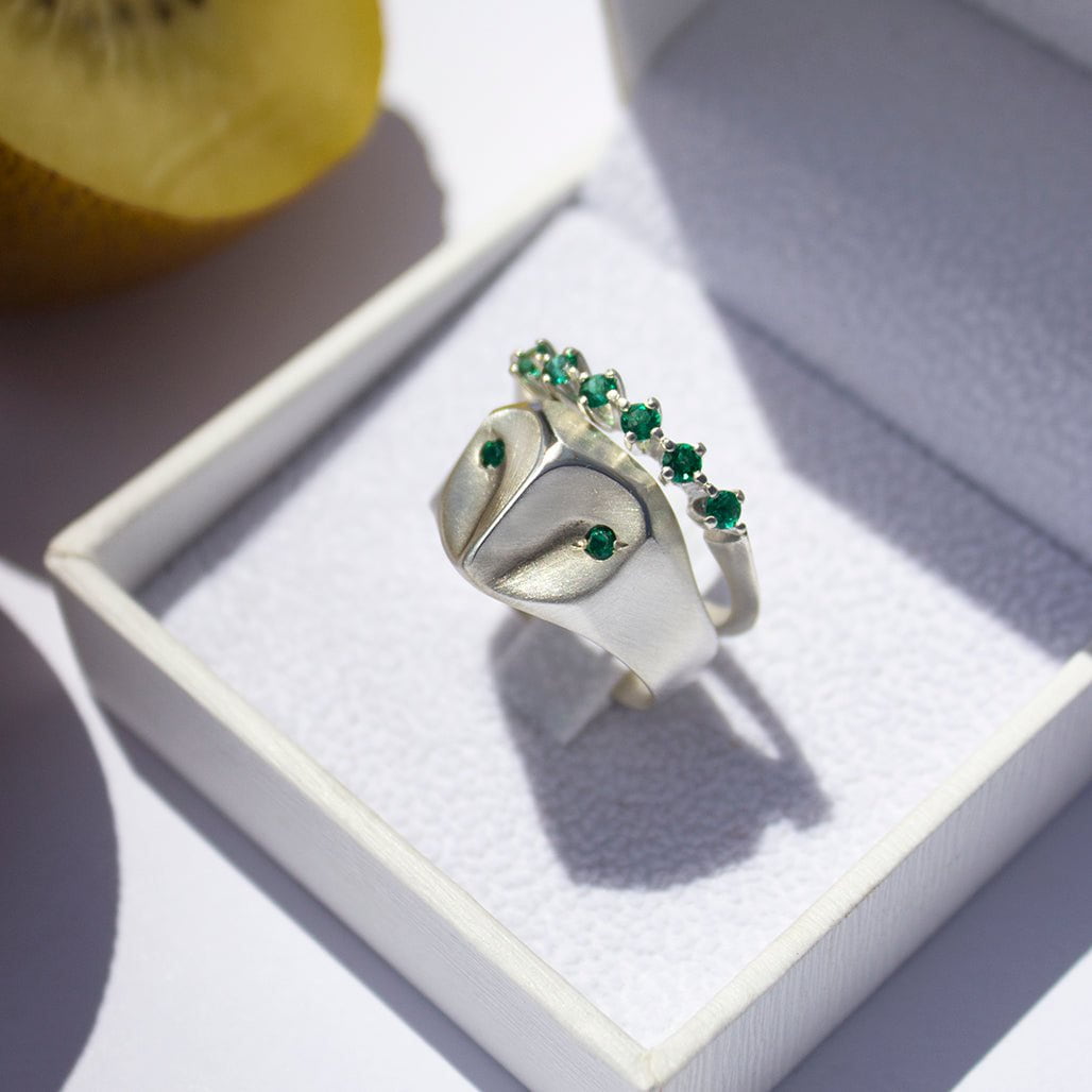 ELINA GLEIZER Silver & Emeralds Half Eternity ring