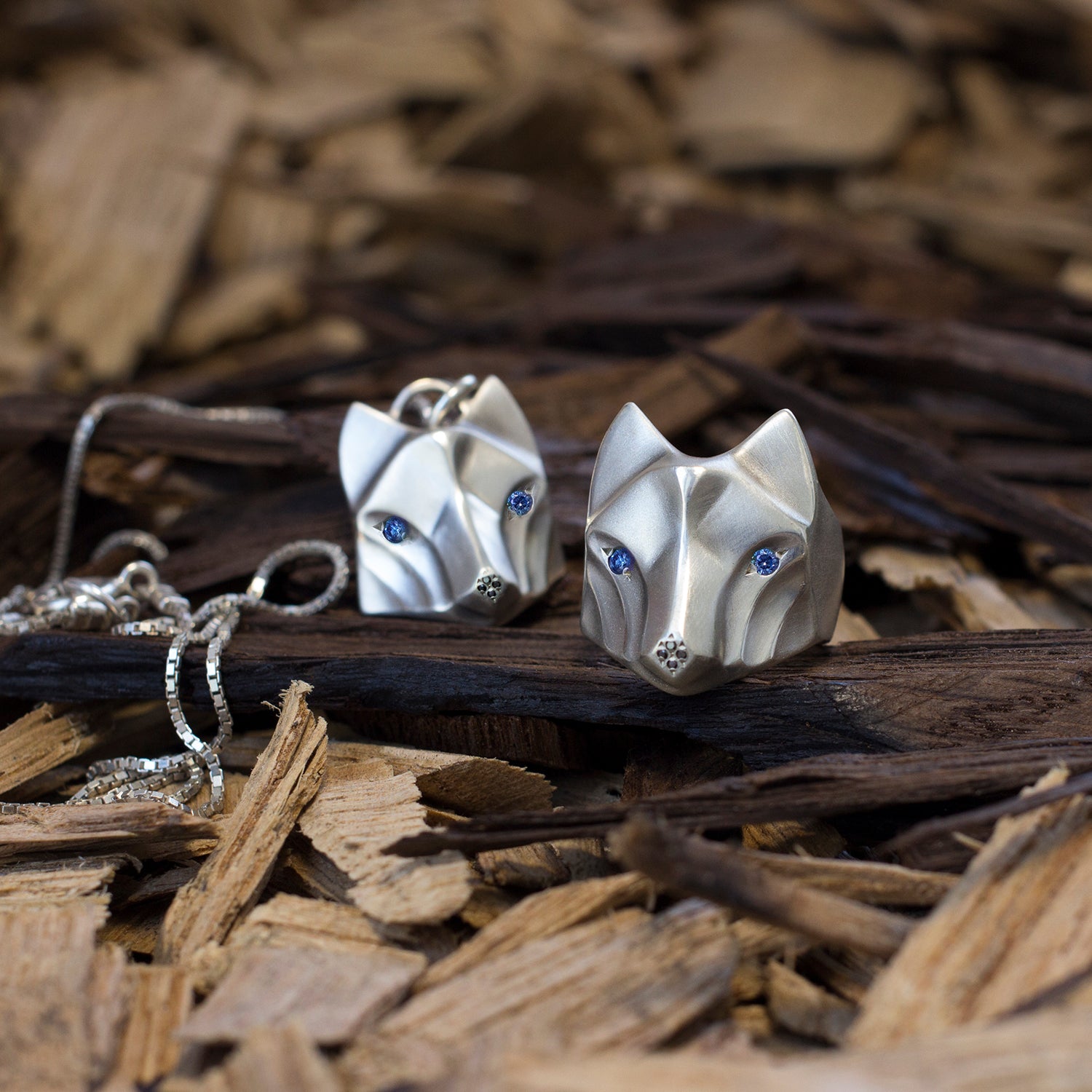 ELINA GLEIZER Wolf Ring with Blue Sapphires