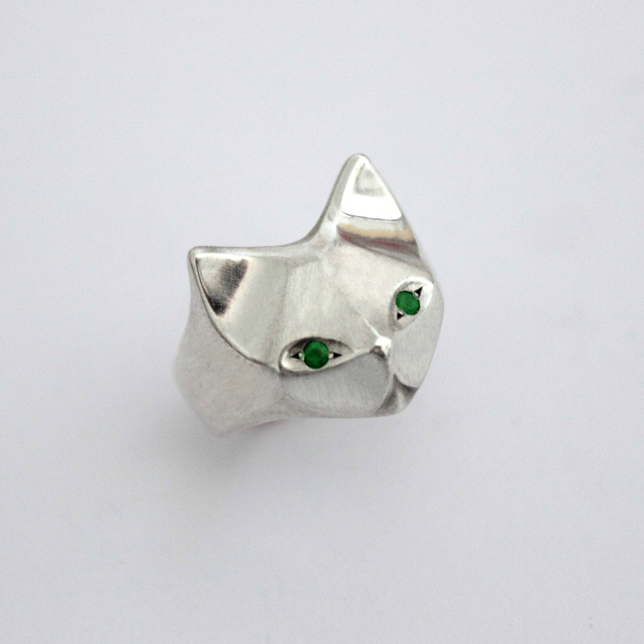 ___ Jewelry Cat Ring With Emerlad Eyes