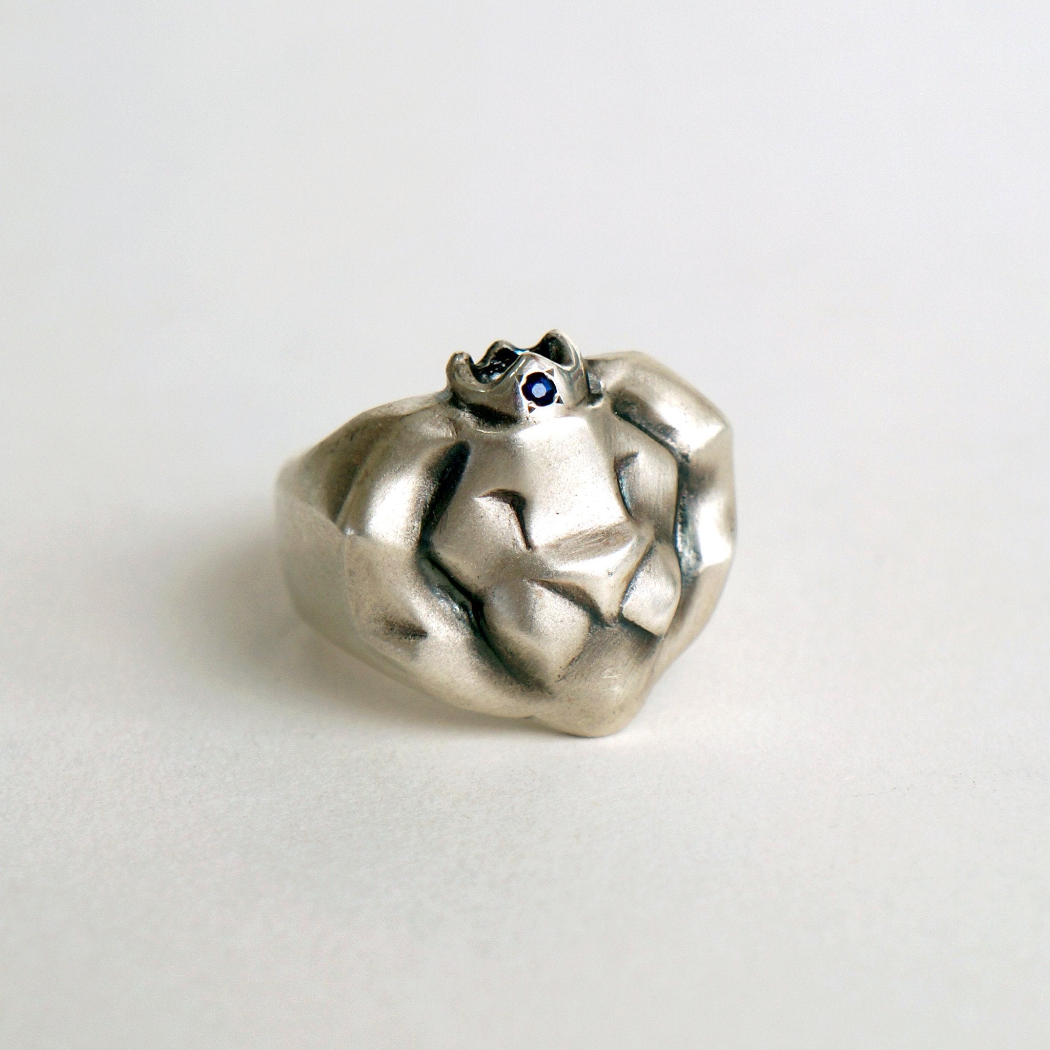 ___ Jewelry Lion Ring Blue Sapphire Crown