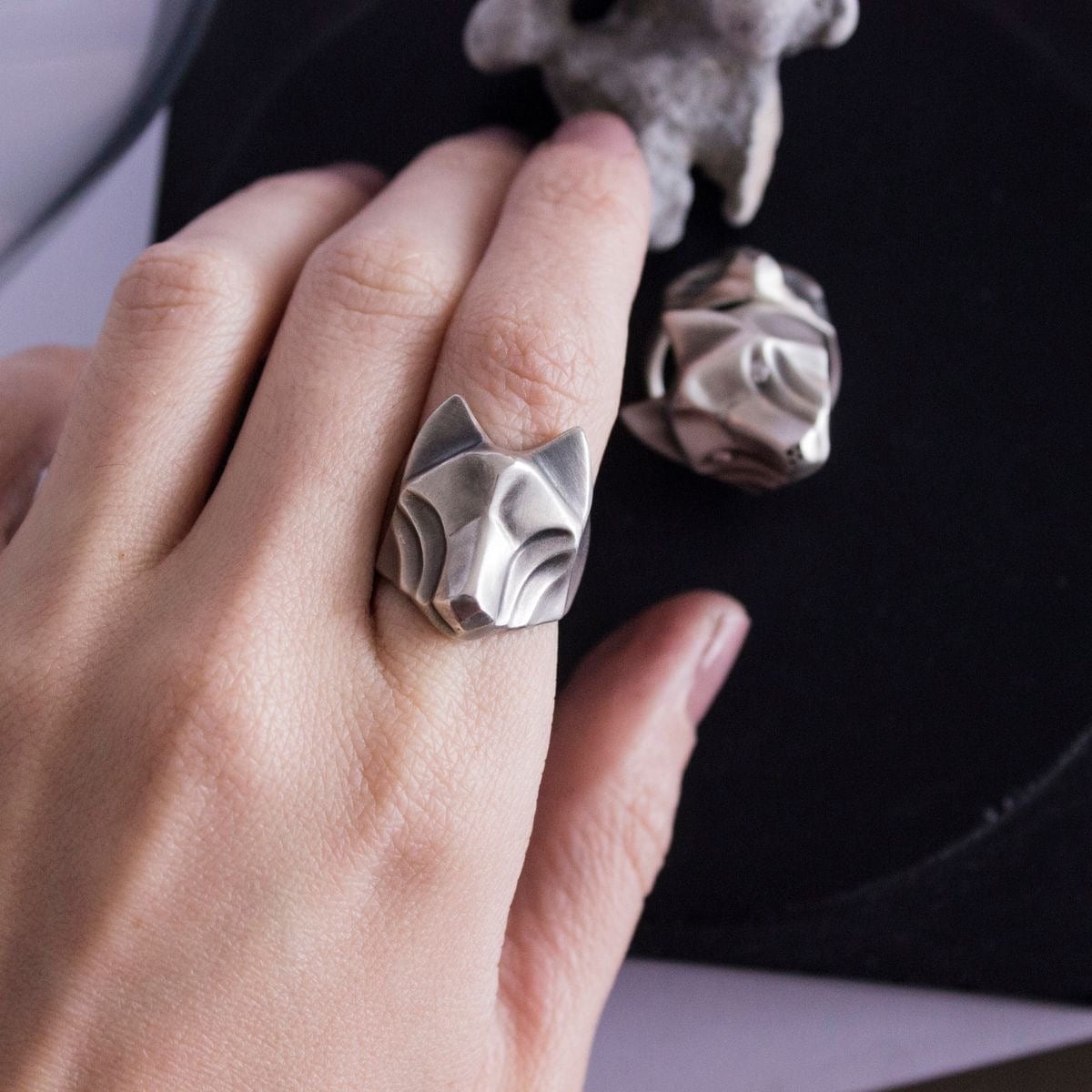 ELINA GLEIZER Gray Wolf Ring