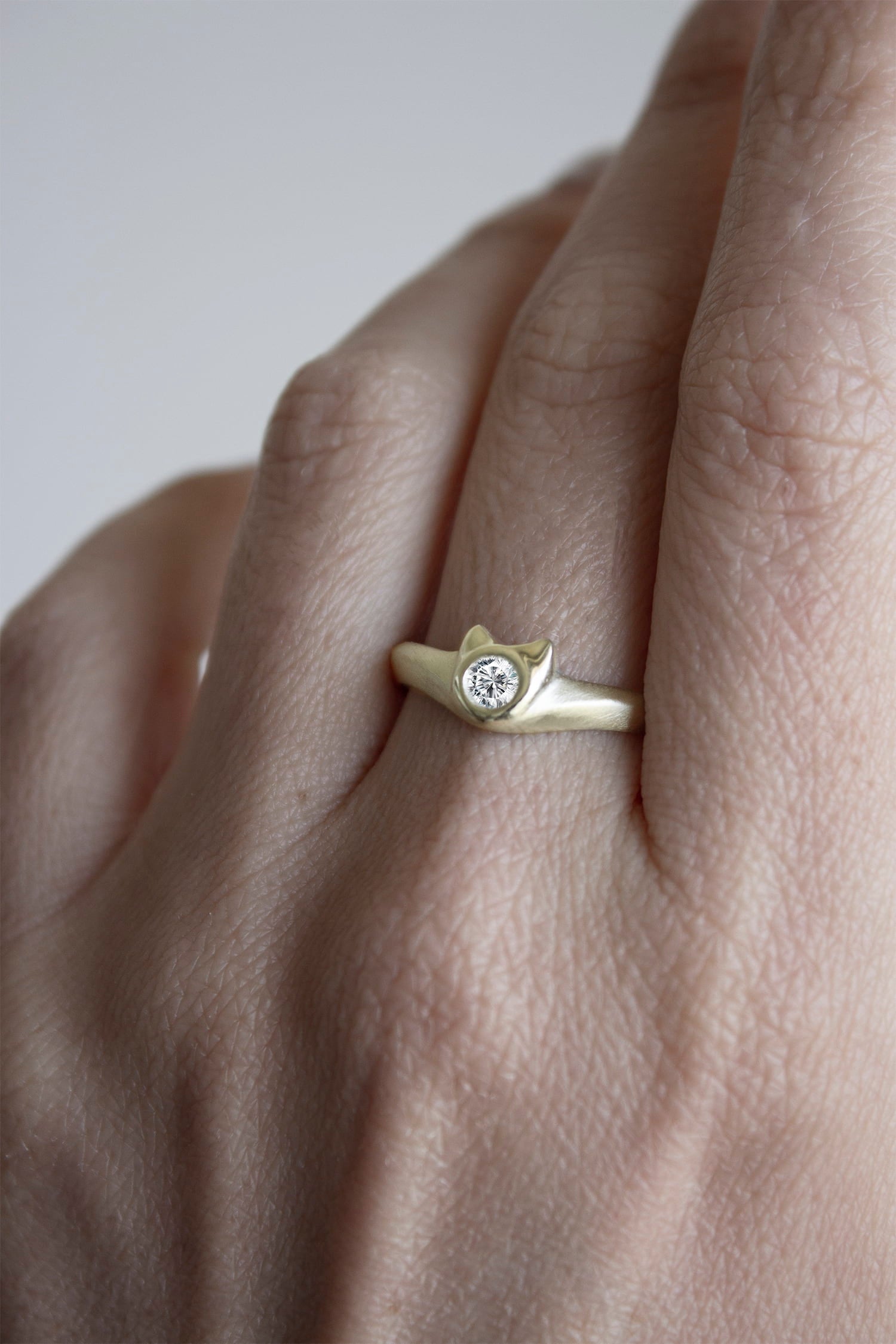 ELINA GLEIZER  Rings Minimalist Cat Ring in 14K Gold with Diamond