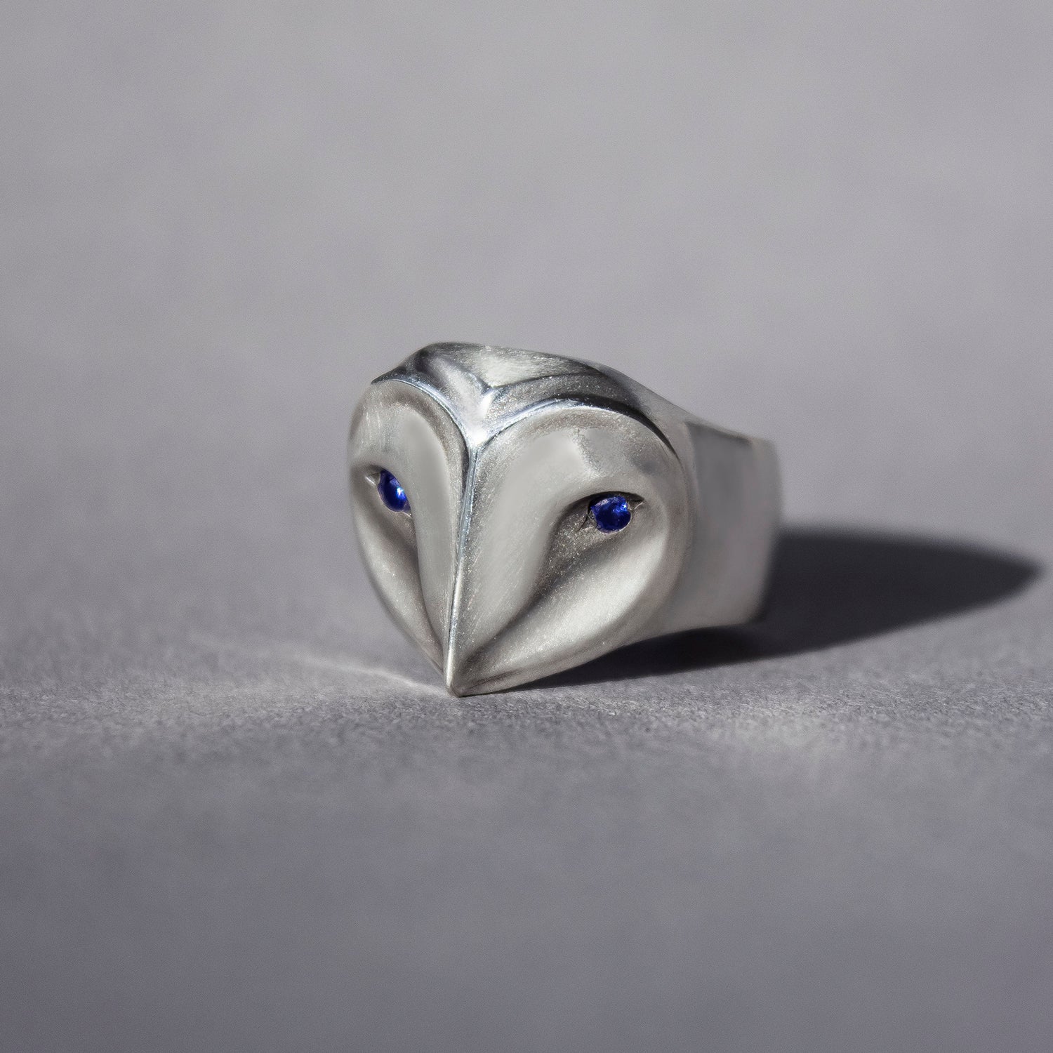 ELINA GLEIZER Barn Owl Ring with Sapphire eyes