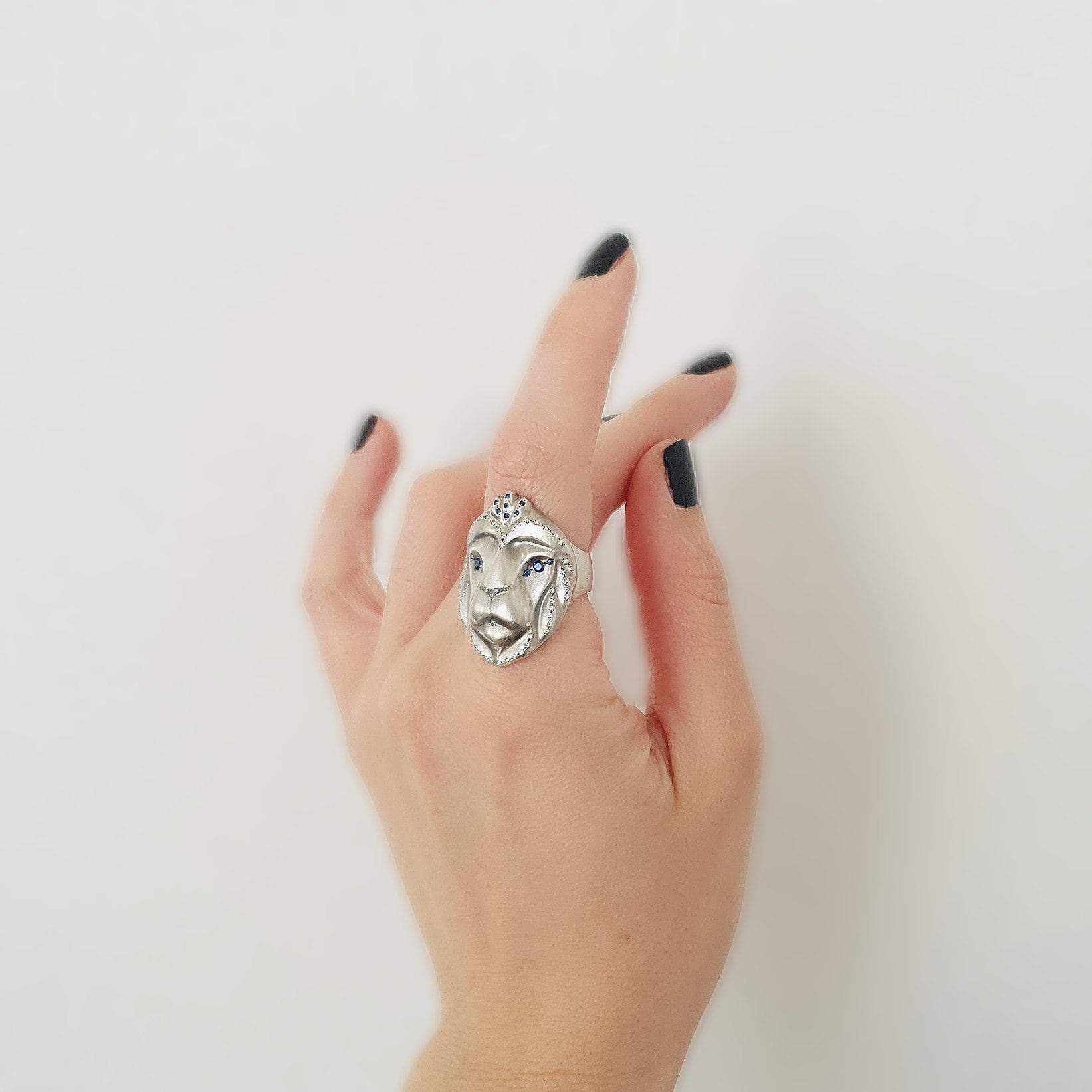 ELINA GLEIZER  Royal Lion Ring with an Extravagant Diamond Setting
