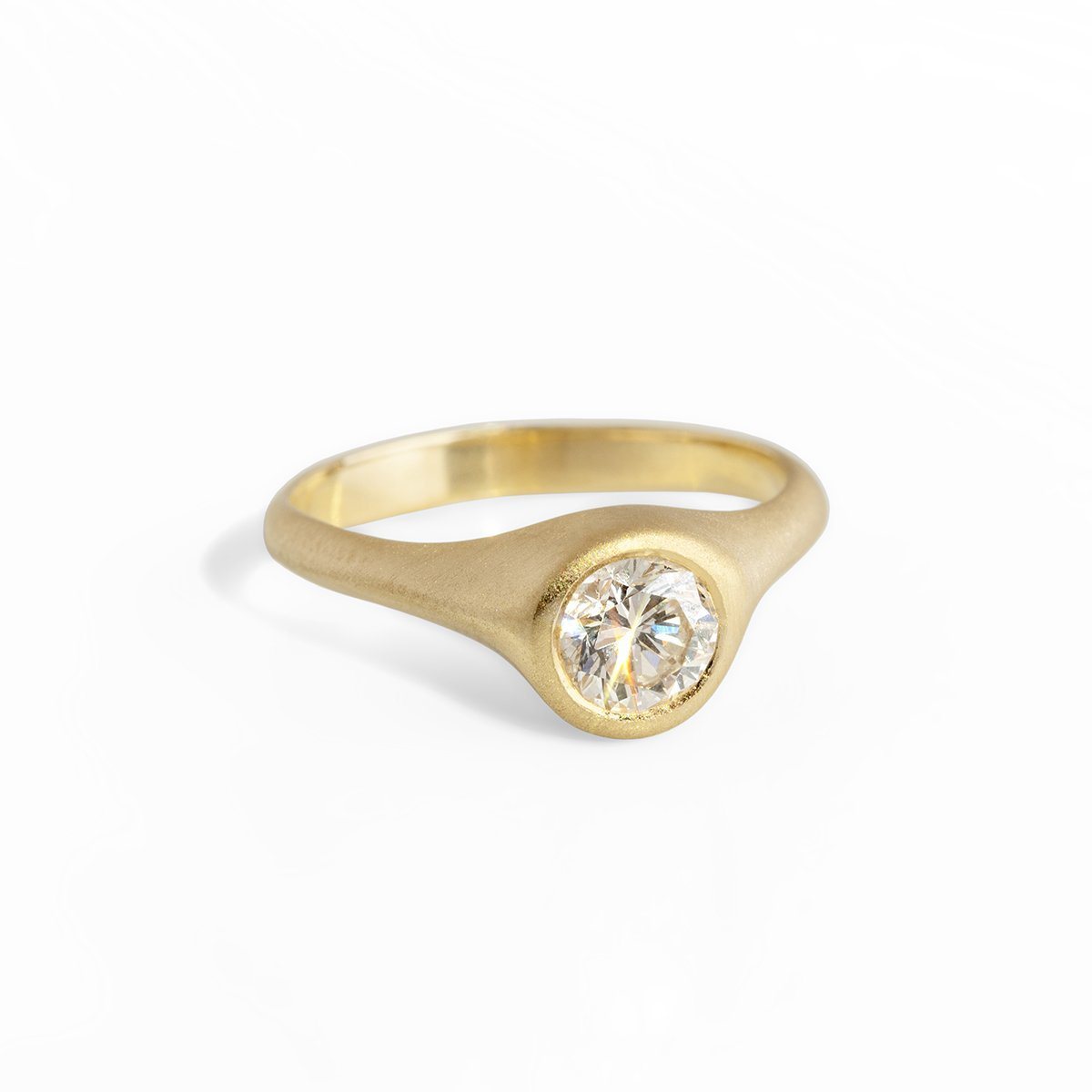 ELINA GLEIZER Select Your Size / 0.3 carat / 14K Round Asymmetric Bezel Ring