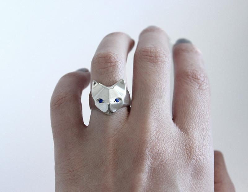 ___ Jewelry Cat Ring With Sapphire Eyes