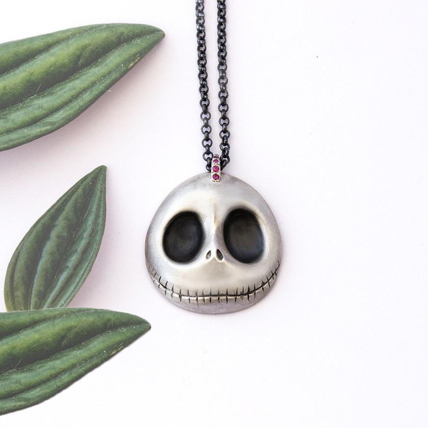 ___ Jewelry Skull Necklace